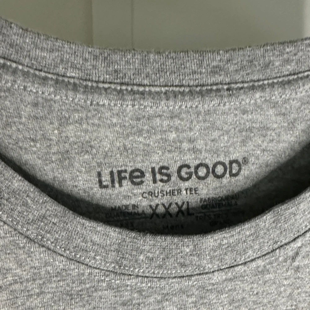 Life Is Good Gray Short-Sleeve Tee‎ with Yellow & Navy Graphic cornhole